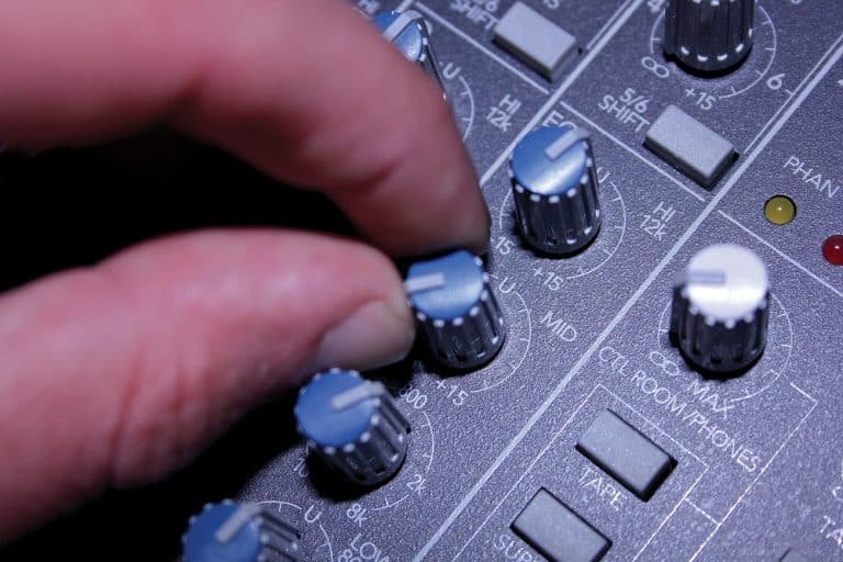 Can I Plug an Acoustic Guitar Directly into the Mixer