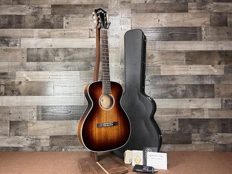 How Much Does an Acoustic Guitar Weigh in Pounds