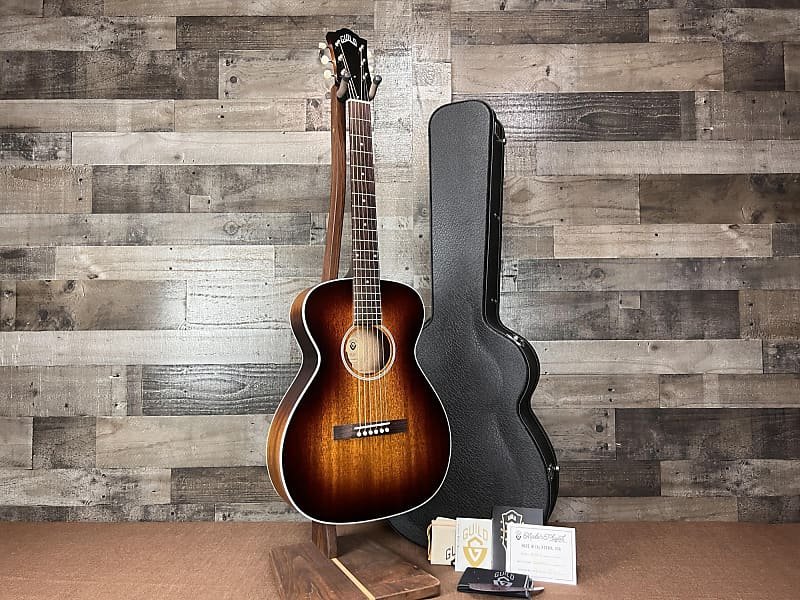 How Much Does An Acoustic Guitar Weigh In Pounds INS.