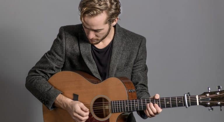 How Much Does It Cost to Rent an Acoustic Guitar