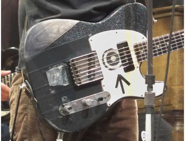 What Acoustic Guitar Does Eddie Vedder Play