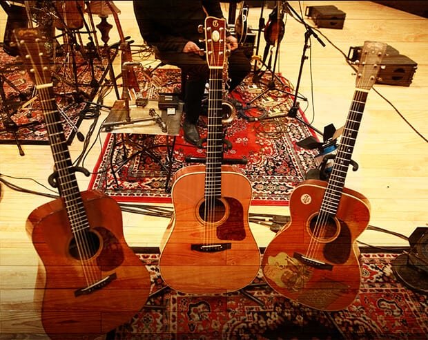 What Acoustic Guitar Does Joe Bonamassa Play