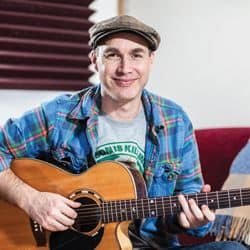 What Acoustic Guitar Does Justin Sandercoe Play