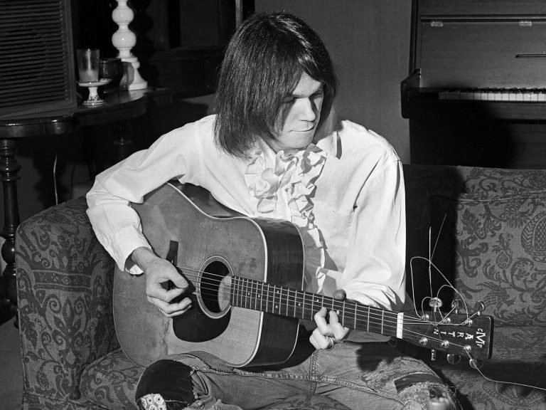 What Acoustic Guitar Does Neil Young Play