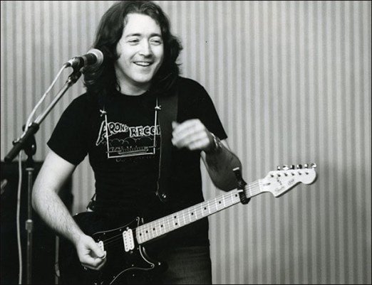 Can You Use a Capo on an Electric Guitar