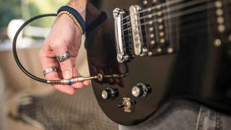 Do Electric Guitars Come With Cables