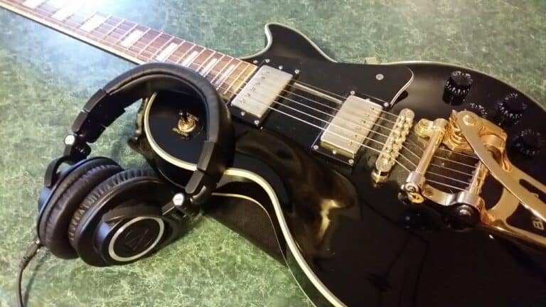 What Headphones are Good for Electric Guitar
