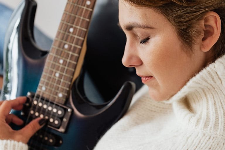 Why Does My Electric Guitar Sound Tinny