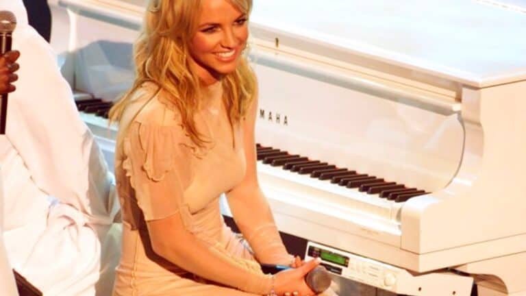 Can Britney Spears Play Piano