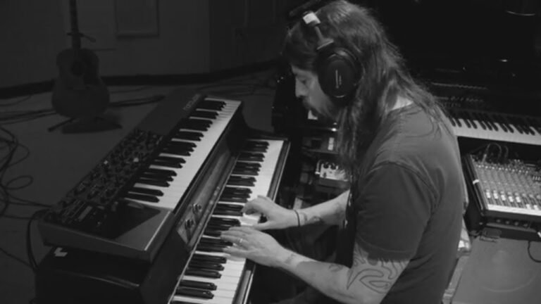 Can Dave Grohl Play Piano