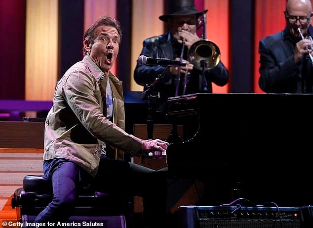 Can Dennis Quaid Play the Piano