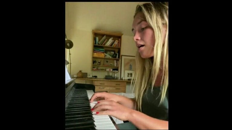 Can Florence Pugh Play Piano