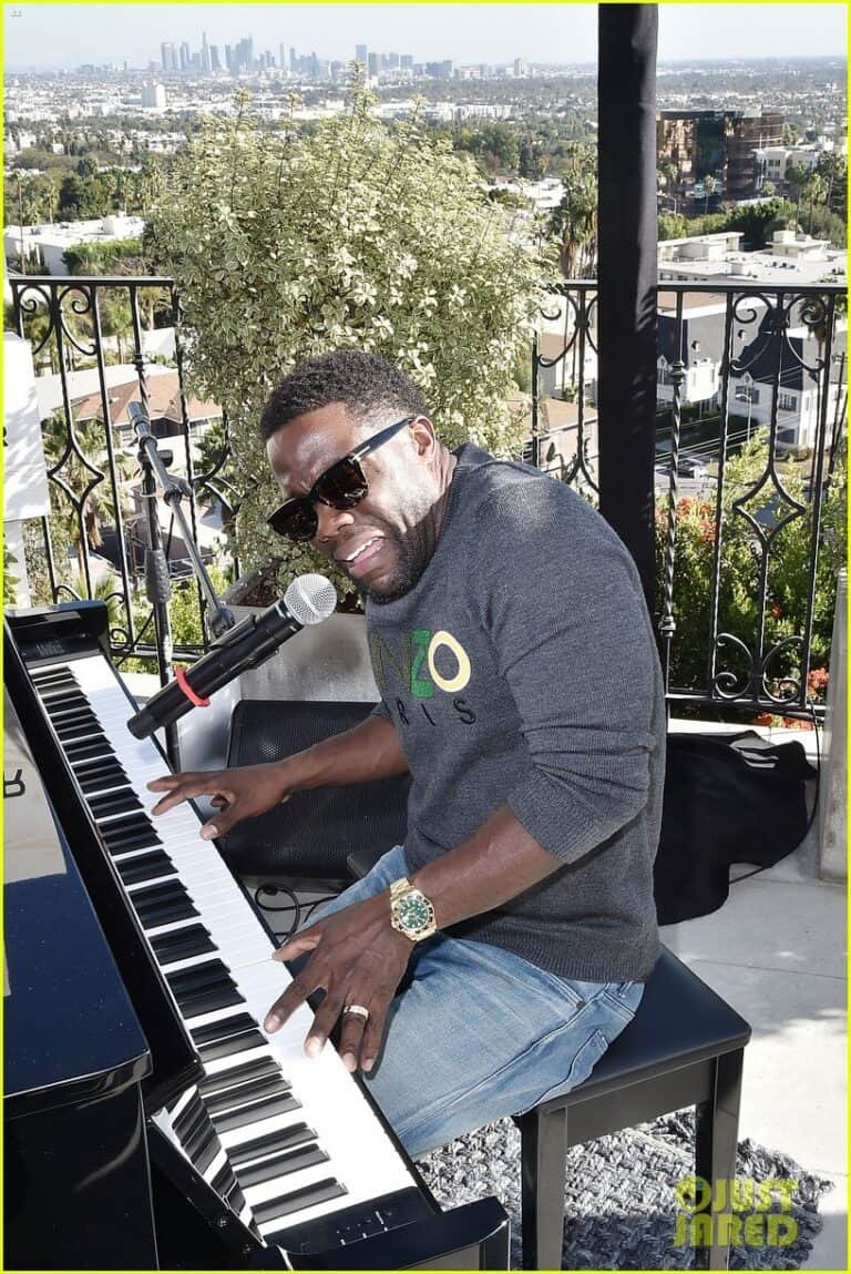 Can Kevin Hart Play Piano