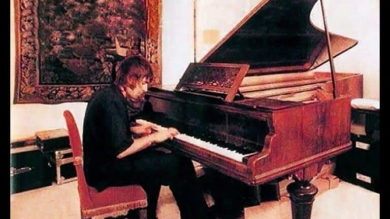 Can Liam Gallagher Play Piano