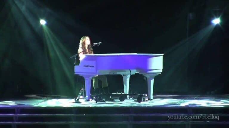 Can Miley Cyrus Play Piano
