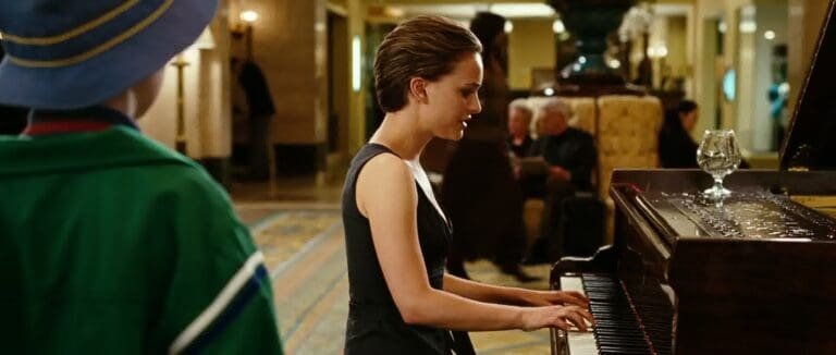 Can Natalie Portman Play Piano
