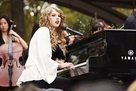 Can Taylor Swift Play Piano