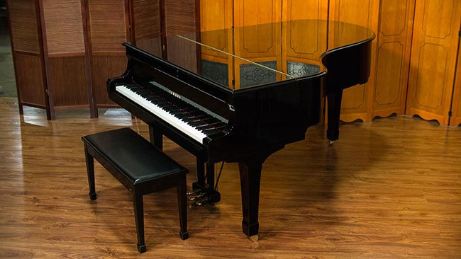 Can You Play a Grand Piano With the Lid down