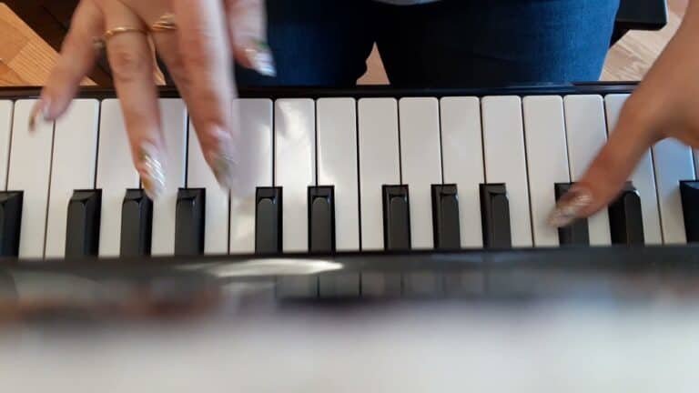 Can You Play Piano With Long Nails