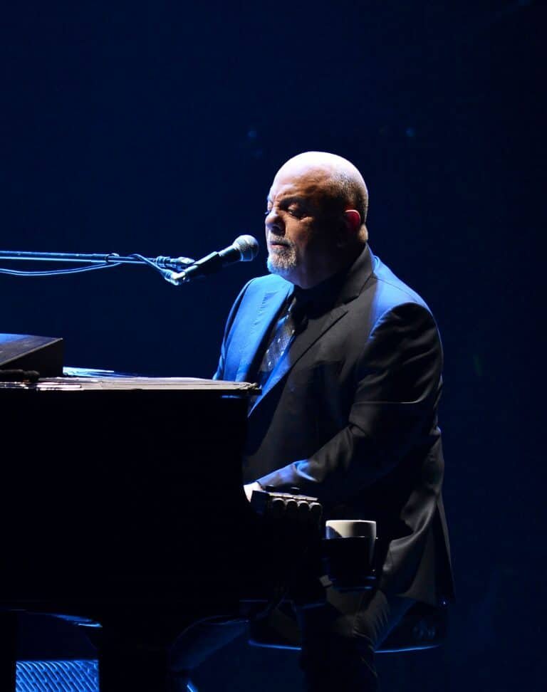 Does Billy Joel Play Piano