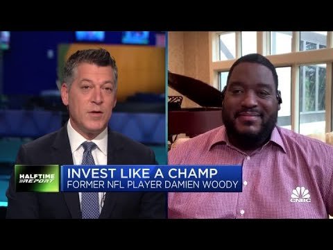 Does Damien Woody Play the Piano