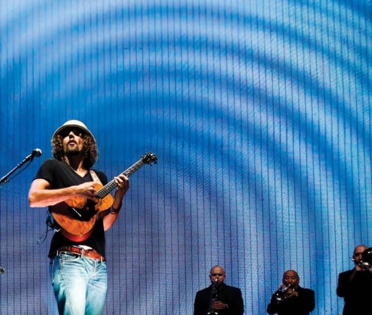 Does Jason Mraz Play the Ukulele