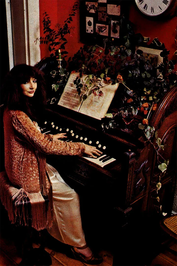 Does Kate Bush Play Piano