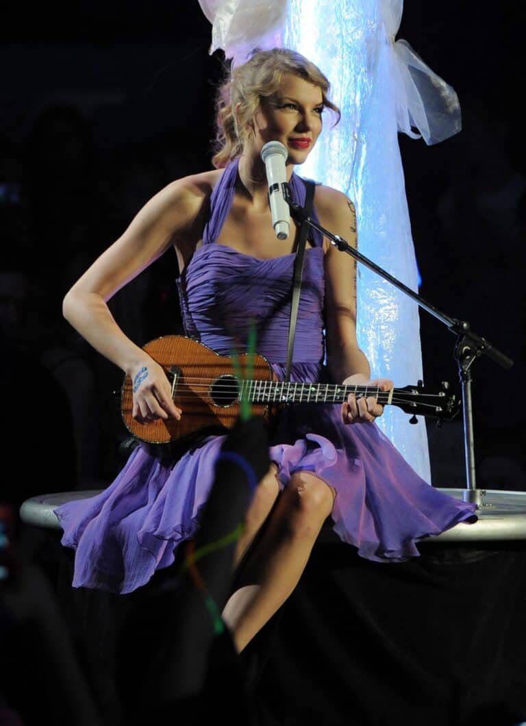 Does Taylor Swift Play the Ukulele