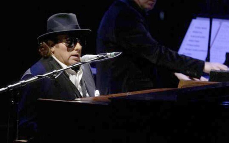 Does Van Morrison Play Piano