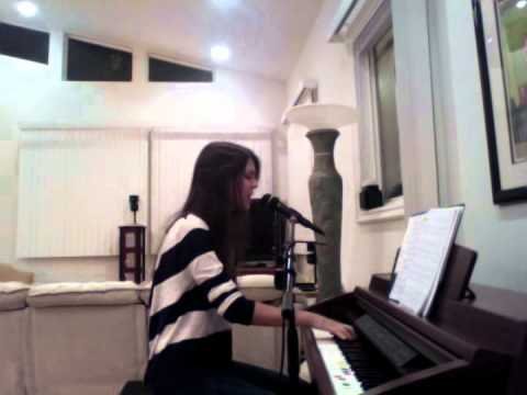 Does Victoria Justice Play Piano