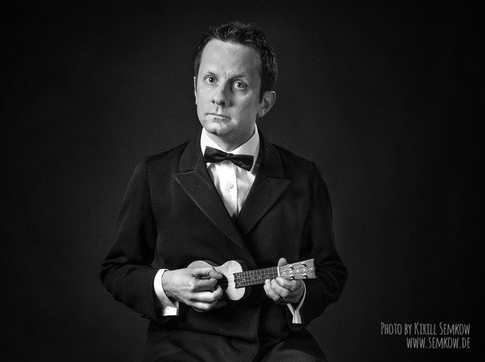 Will Grove White Ukulele