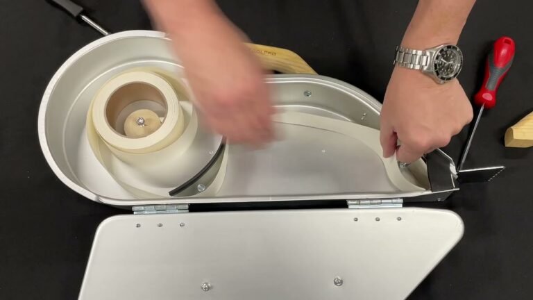 How to Use a Drywall Banjo